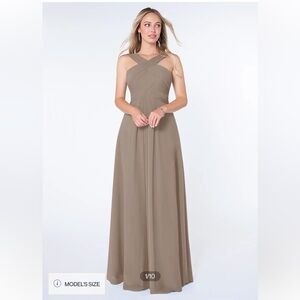 AZAZIE KALEIGH
Taupe A-Line Pleated Chiffon Dress Size 6/8